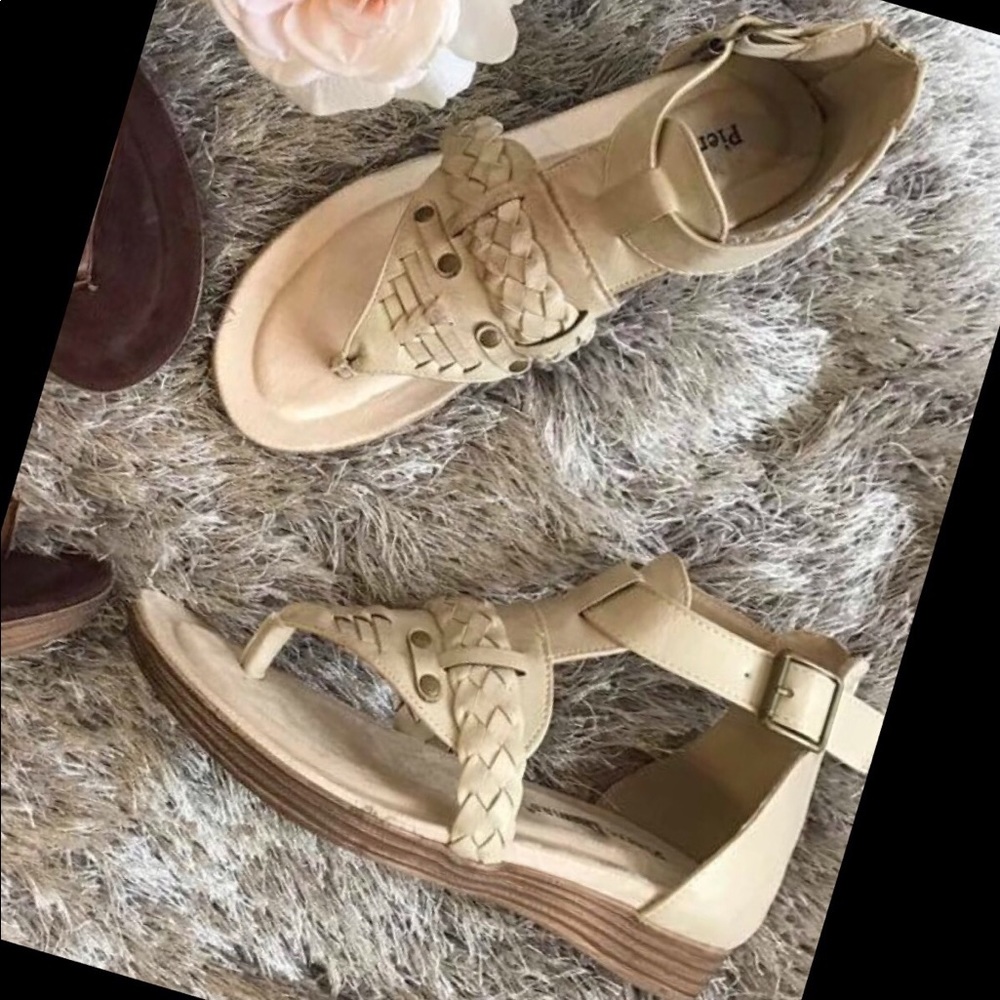 Strappy Sandels